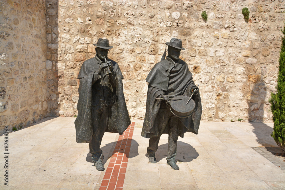estatuas de bronce en las calles de burgos