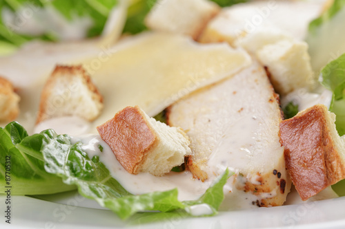 caesar salad with chicken romain and croutons