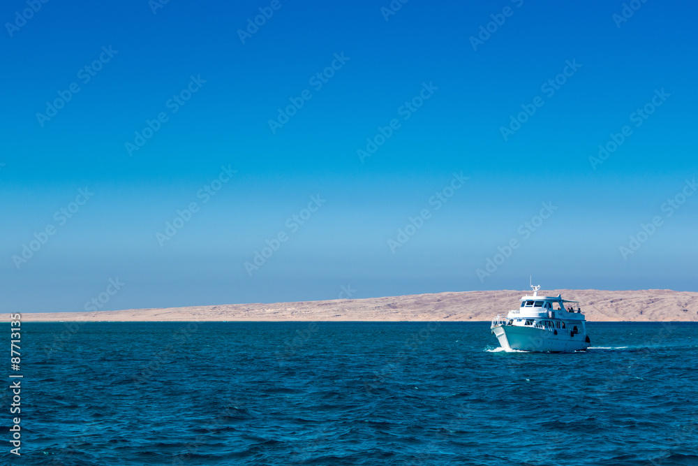  yacht at desert island 