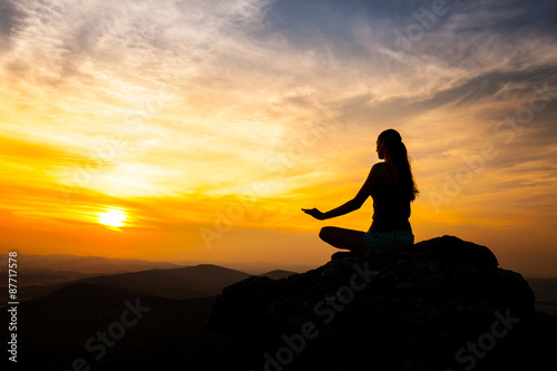 Canvas Print Yoga practicioner in sunset