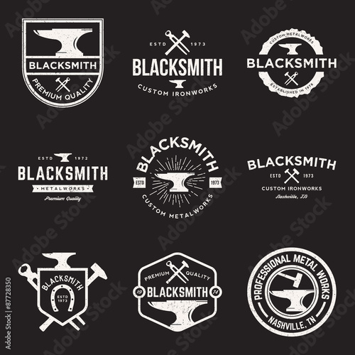 Photo vector set of blacksmith vintage logos, emblems and design elements