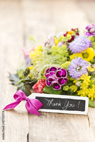 Blumenstrauss mit Anhänger "Thank you!"