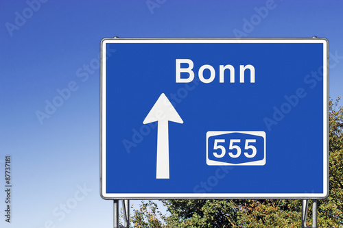 Wegweiser auf A 555 Richtung Bonn