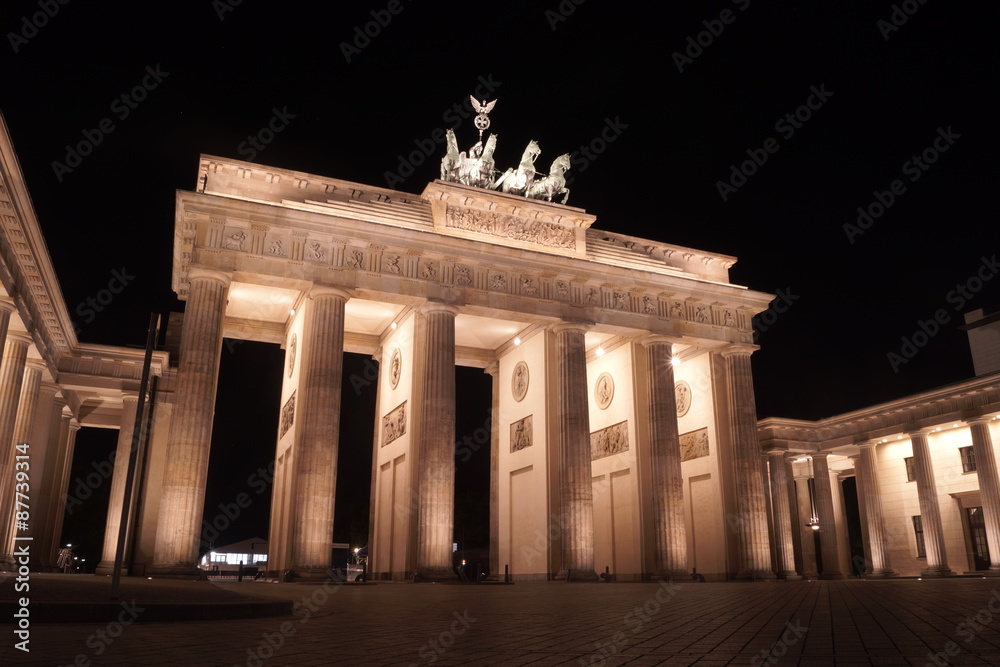 Fototapeta premium Pariser Platz nocą (Brama Brandenburska)