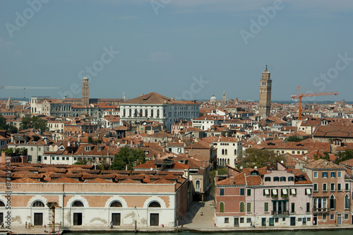 Vista aérea de los tejados de Venecia en la zona del Magazzini del Sale