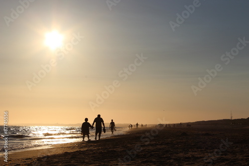 people walking in beach © RATOCA