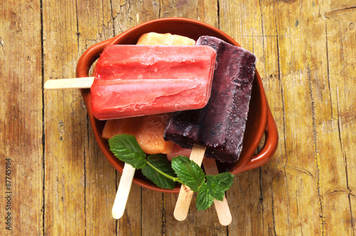 Popsicle 막대 아이스크림 Ice lolly Ice block アイスキャンディー Icy pole Ghiacciolo Wassereis Lebensmittel Фруктовый лёд Paleta helado Glace à l'eau 冰棒 ไอศกรีมแท่ง שלגון  photo