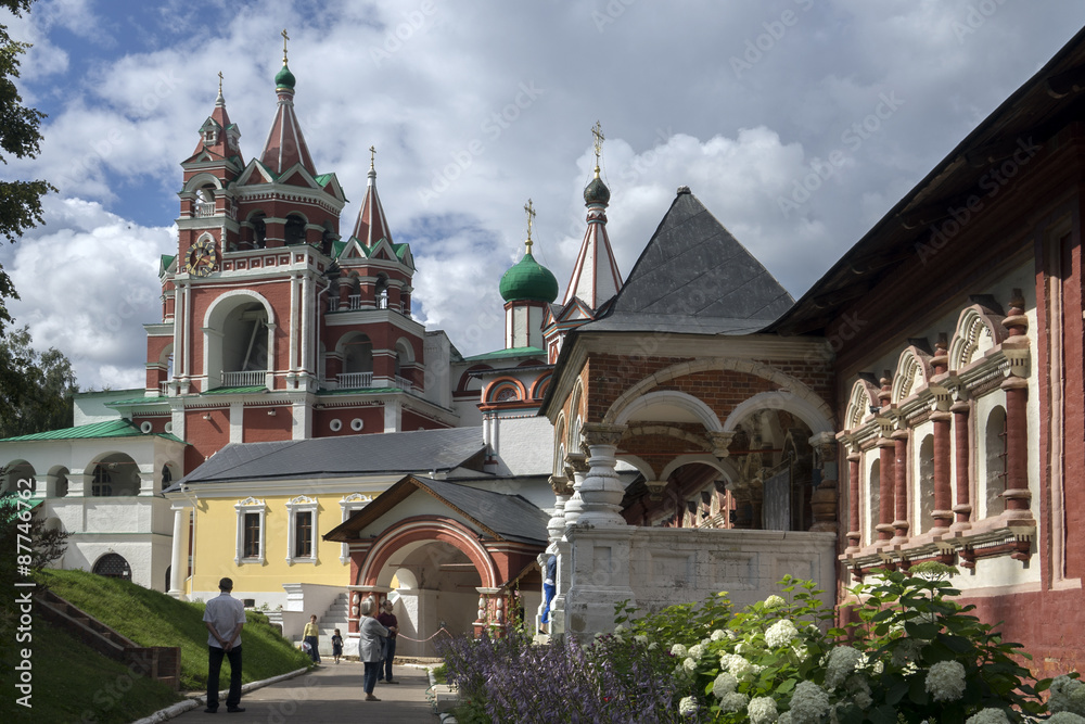 Саввино-Сторожевский монастырь в Звенигороде. Территория.