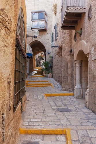 Fototapeta Naklejka Na Ścianę i Meble -  Narrow alley in Old Jaffa - Tel Aviv, Israel