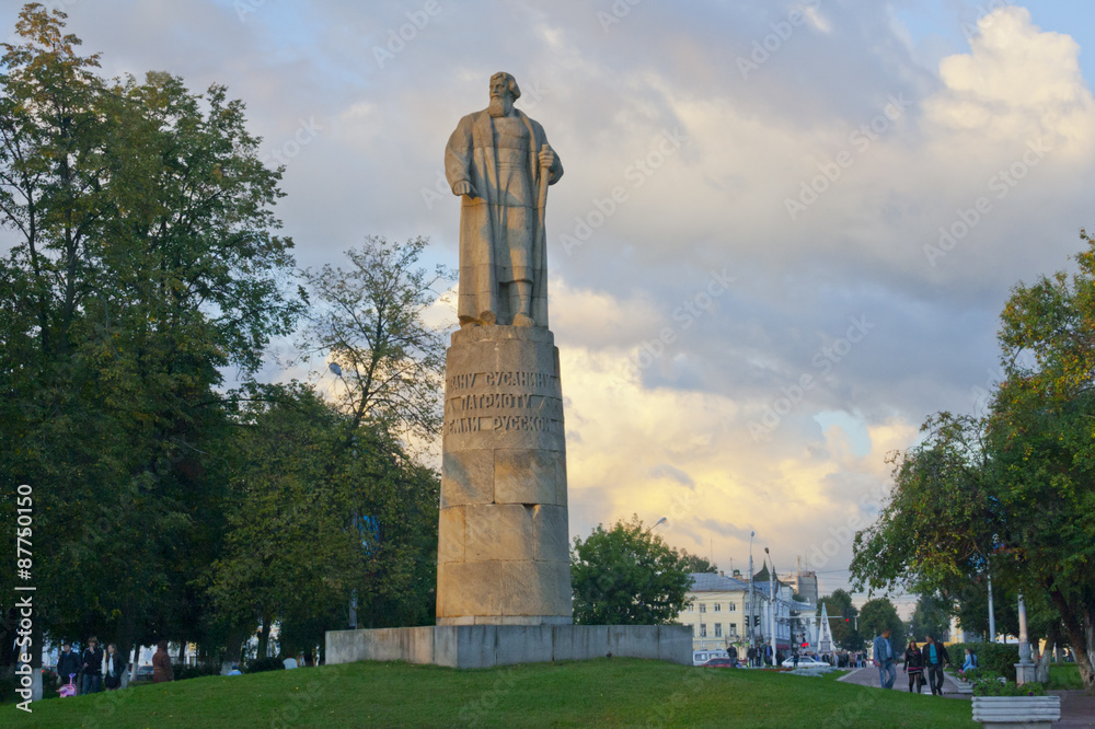 Памятник Ивану Сусанину в Костроме. Россия.