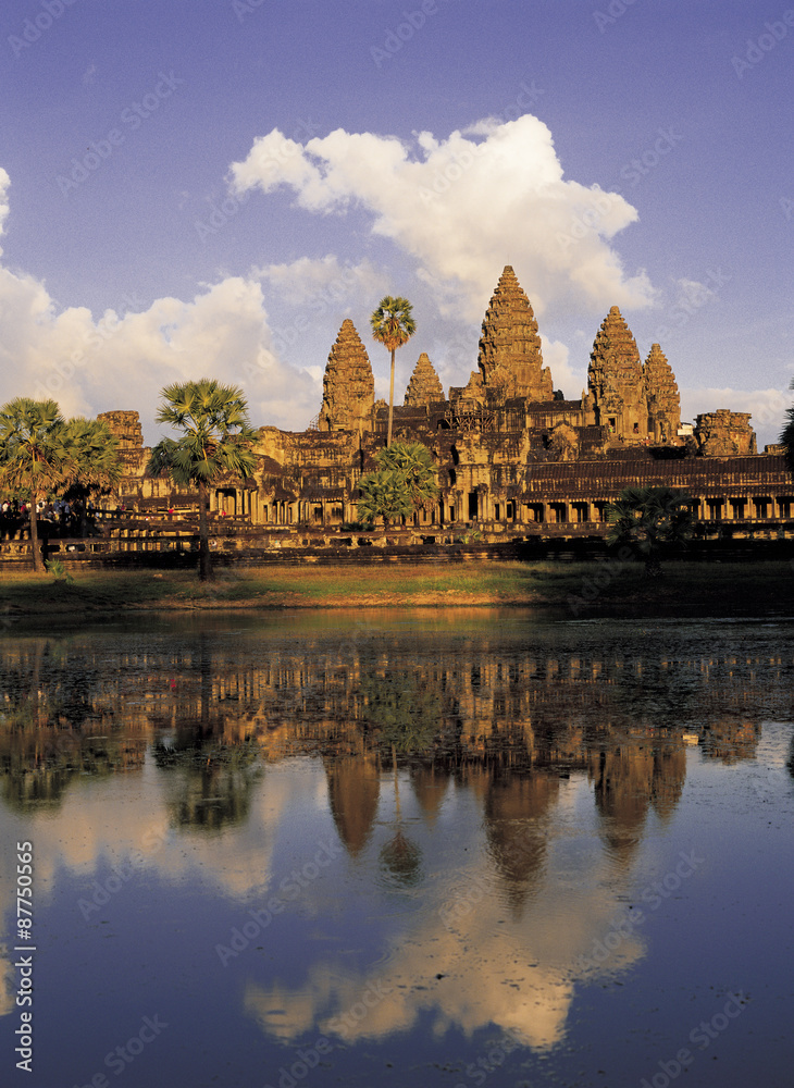 Naklejka premium 世界遺産のアンコールワット遺跡