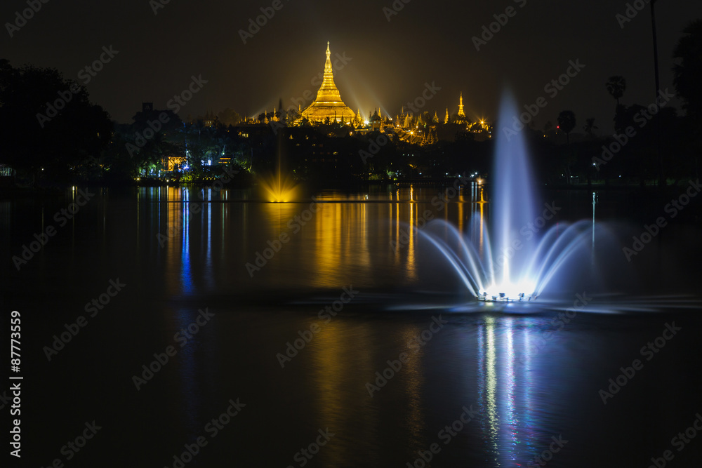Fototapeta premium Landmark of Yangon, Shwe-dagon pagoda, Myanmar