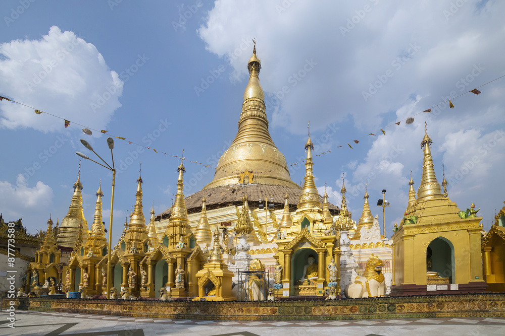 Fototapeta premium Landmark of Yangon, Shwe-dagon pagoda, Myanmar