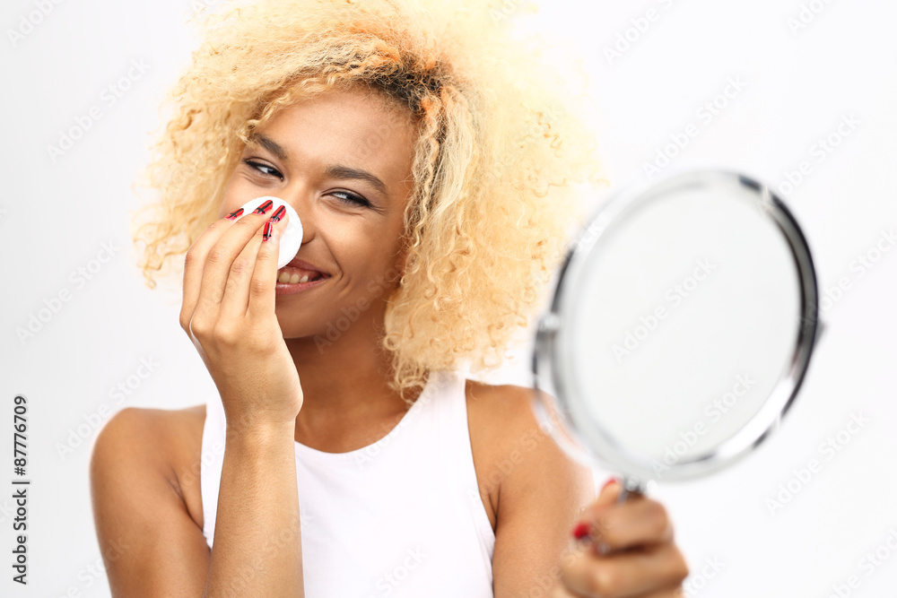 Kosmetyki oczyszczające do skóry twarzy - obrazy, fototapety, plakaty 
