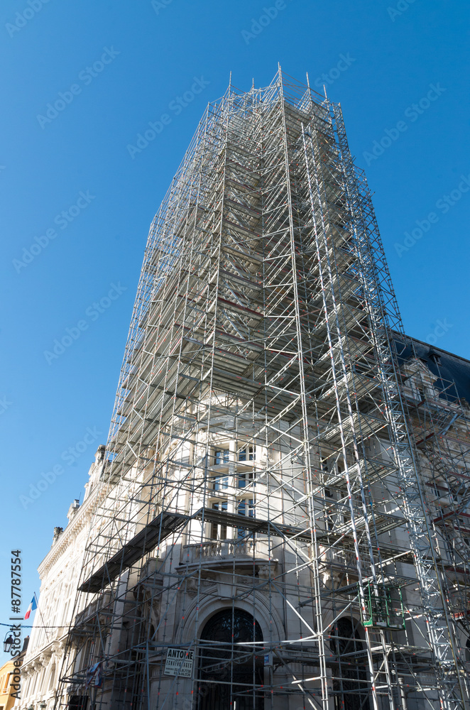 Fototapeta premium Échafaudage sur la mairie de Sens