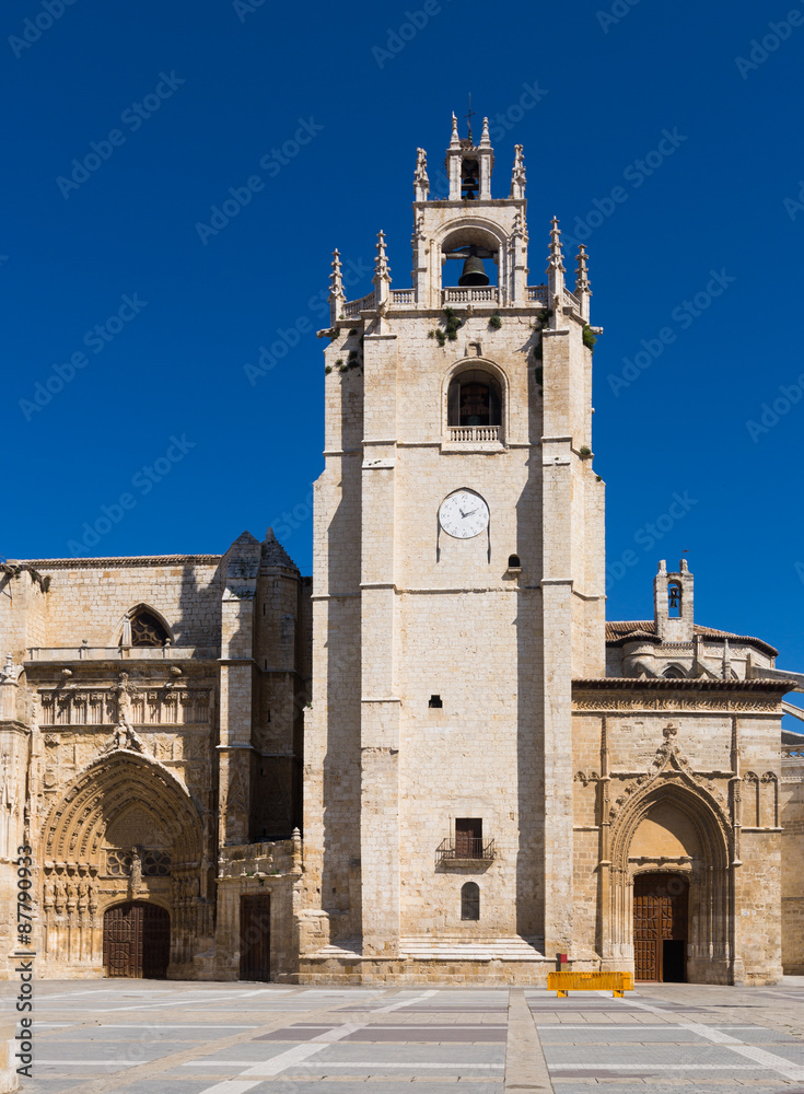  Bell tower of Palencia Cathedral