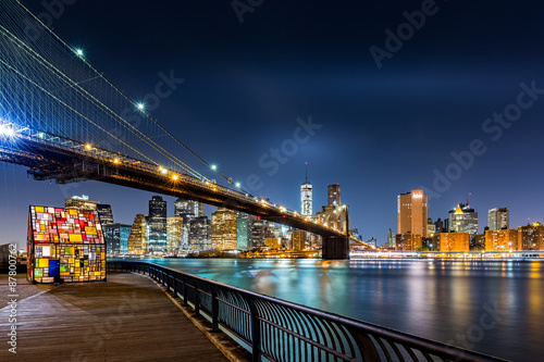 Fototapeta Naklejka Na Ścianę i Meble -  Brooklyn Bridge and the Lower Manhattan skyline by night as viewed from  Brooklyn Bridge Park in New York City