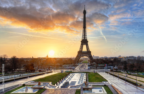 Sunrise in Paris, with Eiffel Tower © TTstudio
