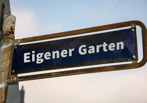 Strassenschild 47 - Eigener Garten