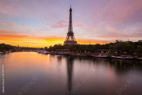 le jour se lève sur Paris © rochagneux