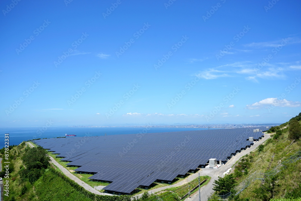 Large Photovoltaic power station (solar park) in Japan / ソーラーパネルが並ぶ巨大な太陽光発電所 Large Photovoltaic power station (solar park) in Japan / ソーラーパネルが並ぶ巨大な太陽光発電所