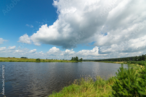 Уральская река летним днем