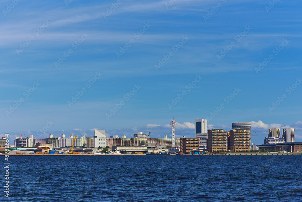 神戸港 中突堤からポートアイランドを望む