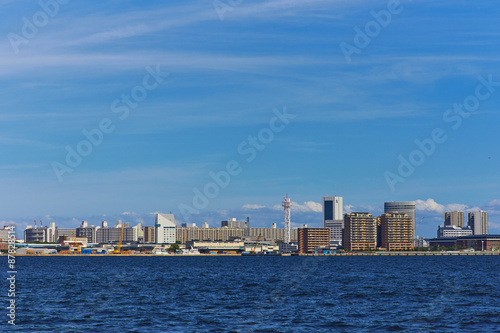 神戸港 中突堤からポートアイランドを望む © Loco