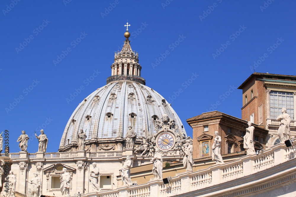 Statues et coupoles de Saint-Pierre de Rome