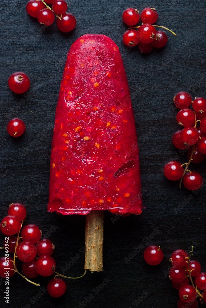 ice lolly with currants - obrazy, fototapety, plakaty 