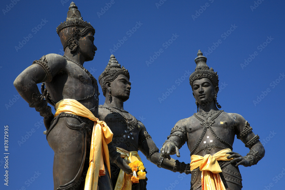 Obraz premium Close up of Three Kings Monument in the center of Chiang Mai, Thailand. The sculpture of the three kings is a symbol of Chiang Mai