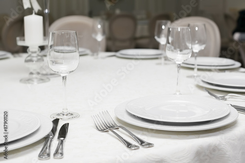 table  served  in restaurant © producer