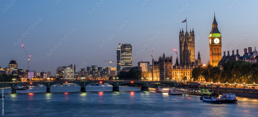 Big Ben and Westminster abbey at night in London, UK - obrazy, fototapety, plakaty 