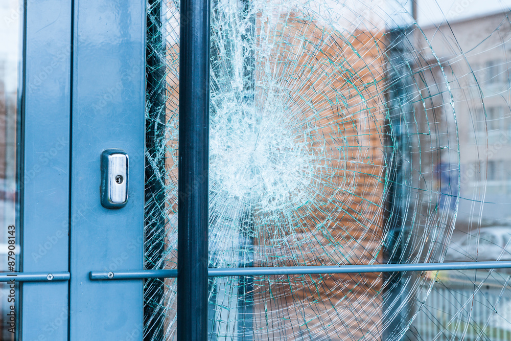 Obraz premium Broken glass front door