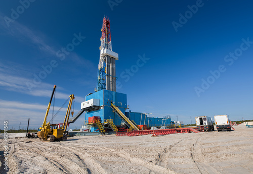 oil well for oil and gas production, installation