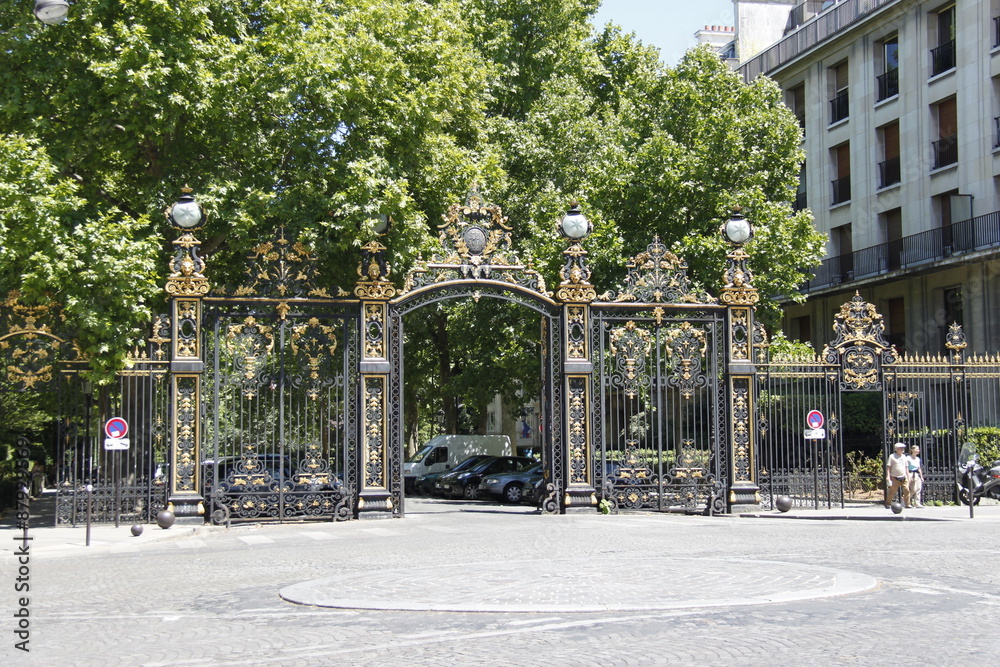 Naklejka premium Grille d'entrée du Parc Monceau à Paris
