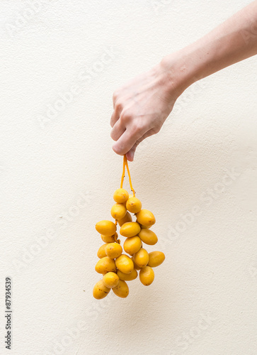 fresh undried date fruit photo
