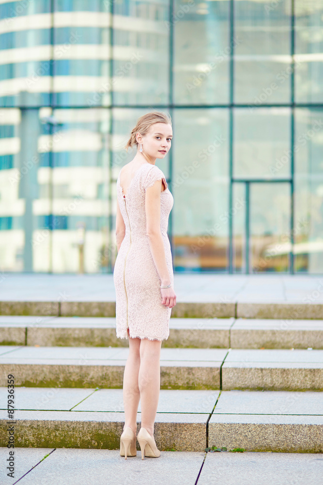 Obraz premium Beautiful young business woman