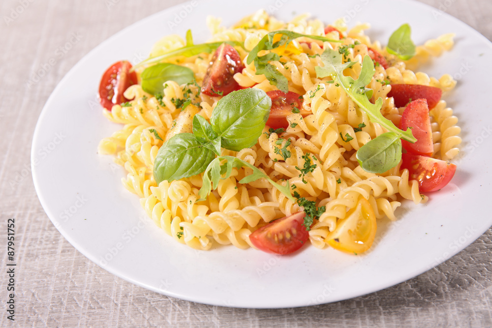 pasta salad with tomato and basil