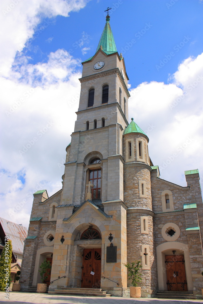 Kościół Świętej Rodziny w Zakopanem (styl neoromański, wybudowany w 1896 roku)