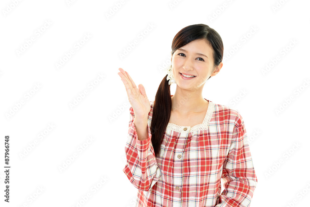 パジャマ姿の女性 パジャマ姿の女性