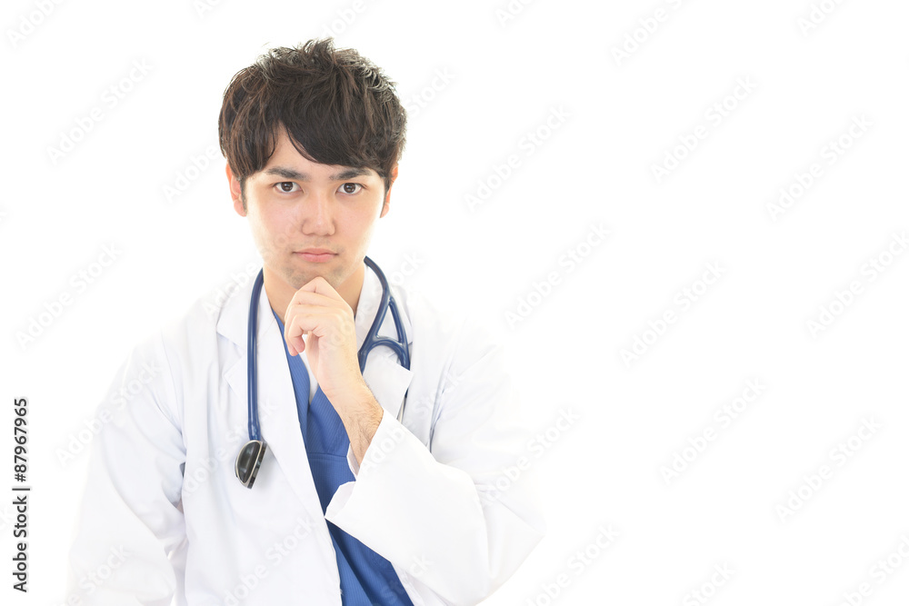 真剣な表情の医師 真剣な表情の医師
