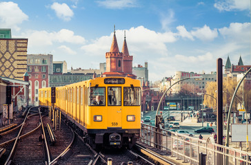 Fototapete Berlin Berlin Friedrichshain-Kreuzberg Oberbaumbrücke  © Engel Drohnenpilot