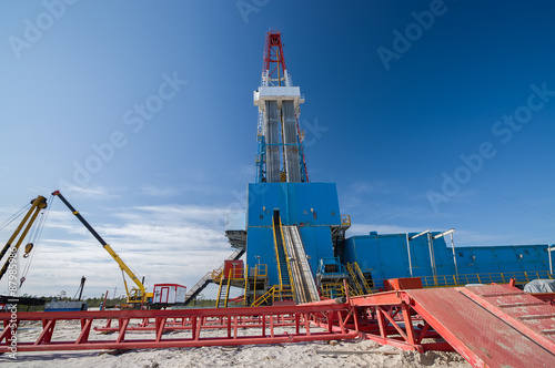 oil well for oil and gas production, installation