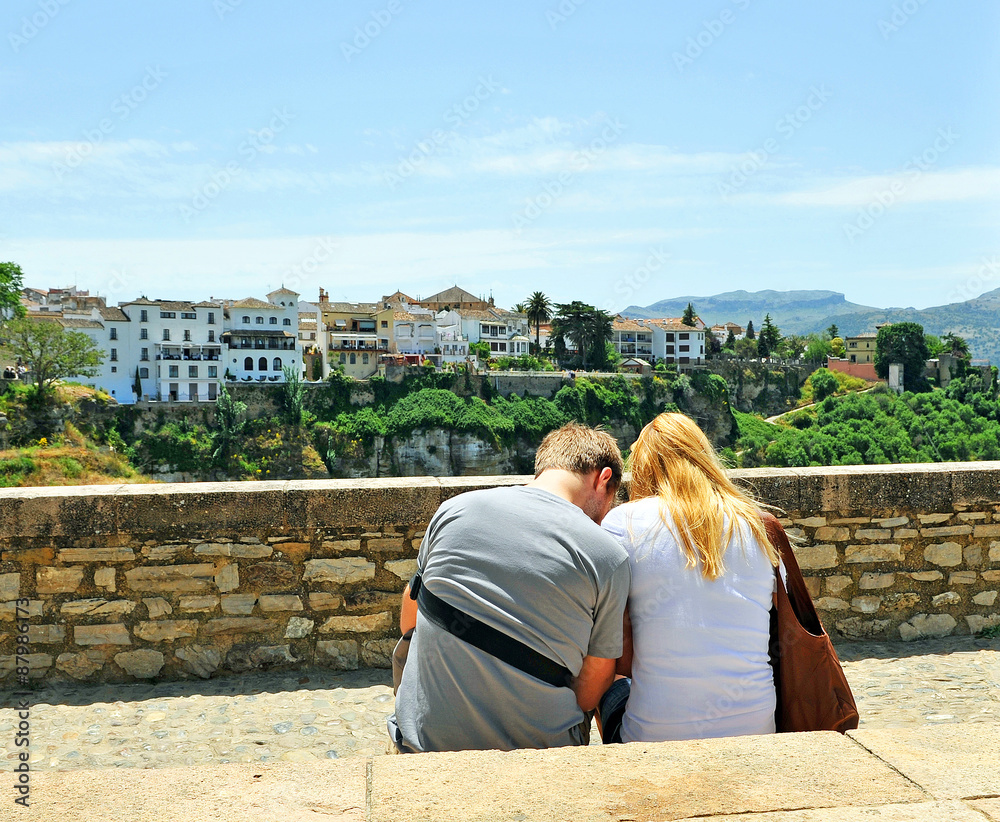 Pareja romántica en el mirador de Ronda, Málaga, España