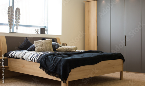 Bett in privatem Schlafzimmer
