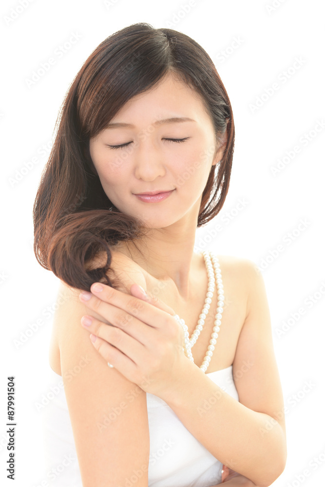 寛ぐ美しい女性