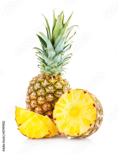 Canvastavla Pineapple with slices isolated on white