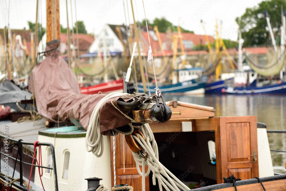 Segelschiff im Hafen Greetsiel Ostfriesland Segelschiff im Hafen Greetsiel Ostfriesland