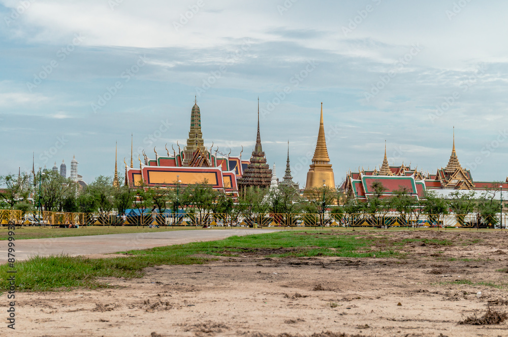 Naklejka premium Wat Phra Kaew(Temple of the Emerald Buddha) view from sanamluang side